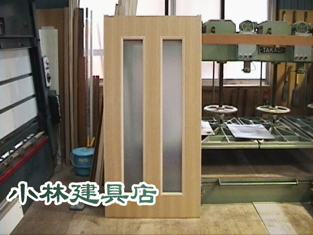 窓付FD（タモ柾塗装付、立長窓２個付）