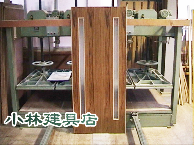 窓付FD（ローズ突板、立長窓２個付）