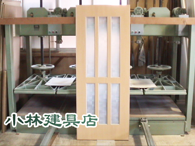 窓付ＦＤ（バーチ柄　窓６個付）
