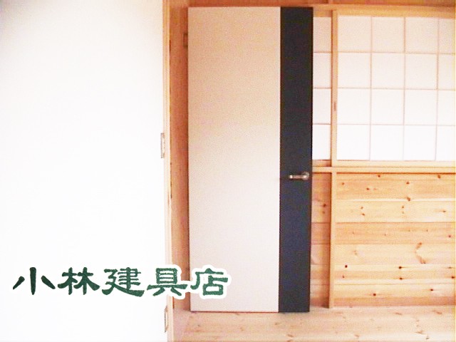 坊主襖開き戸（鳥の子重ね貼）