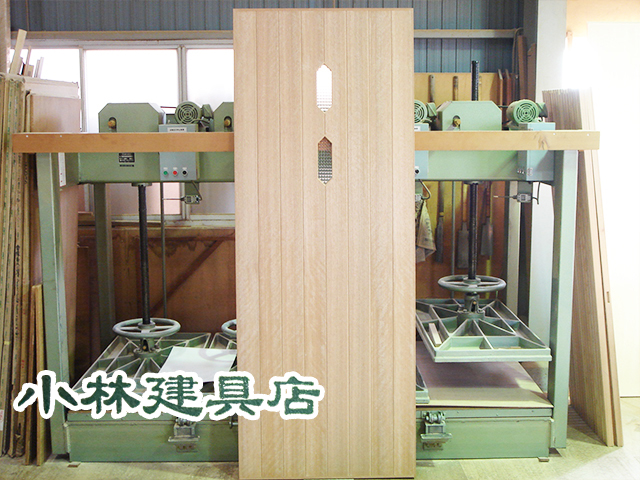 玄関FD（チーク小幅板、変形窓付）