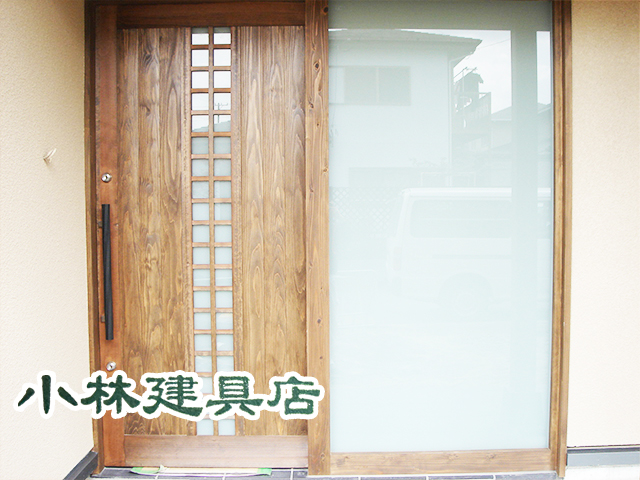 玄関框戸（杉源平、塗装後）