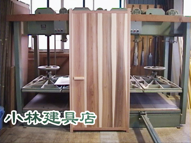 裏木戸框戸（吉野杉、４枚板）