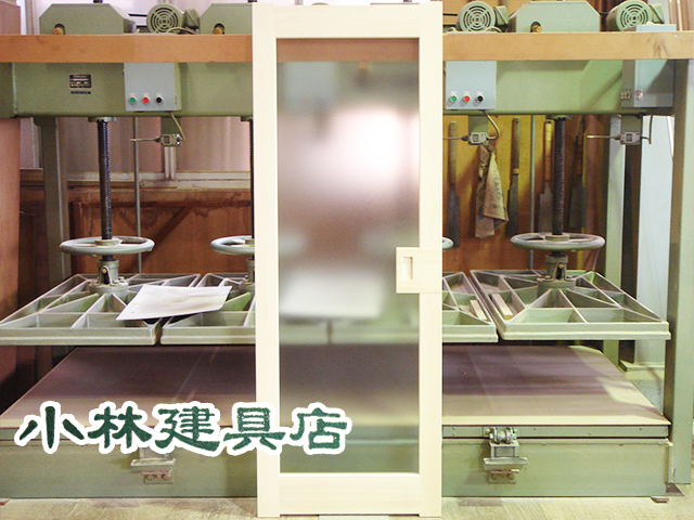 ロ枠框戸（マキ、レキサンシート入）