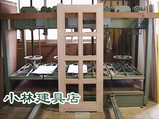 ８枚ガラス框戸（アガチス）