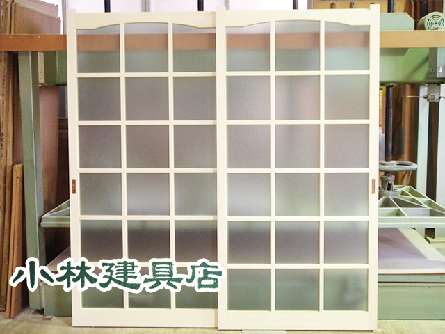 荒格子框戸（ホワイトスプルス、アール加工）