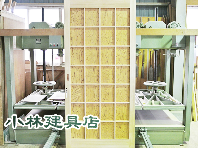 舞良戸（吉野杉、屋久杉突板）