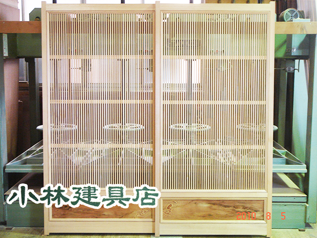 框戸（吉野杉　千本格子　額入腰付）