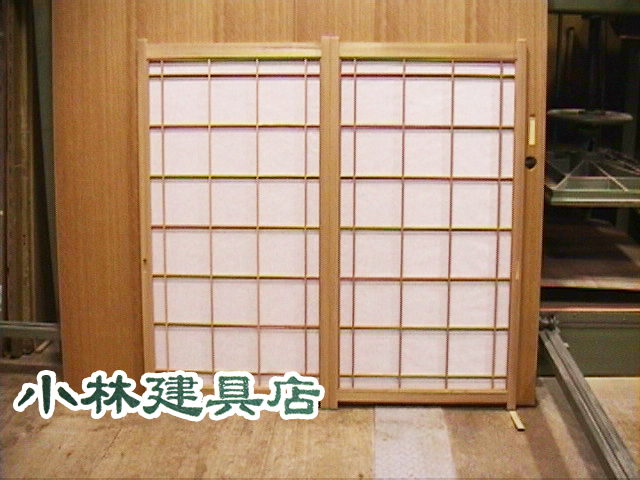 紙貼障子中窓（吹寄せ、吉野杉）