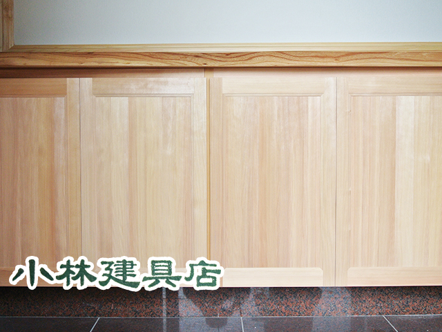 下駄箱（吉野杉　柾板鏡板入）